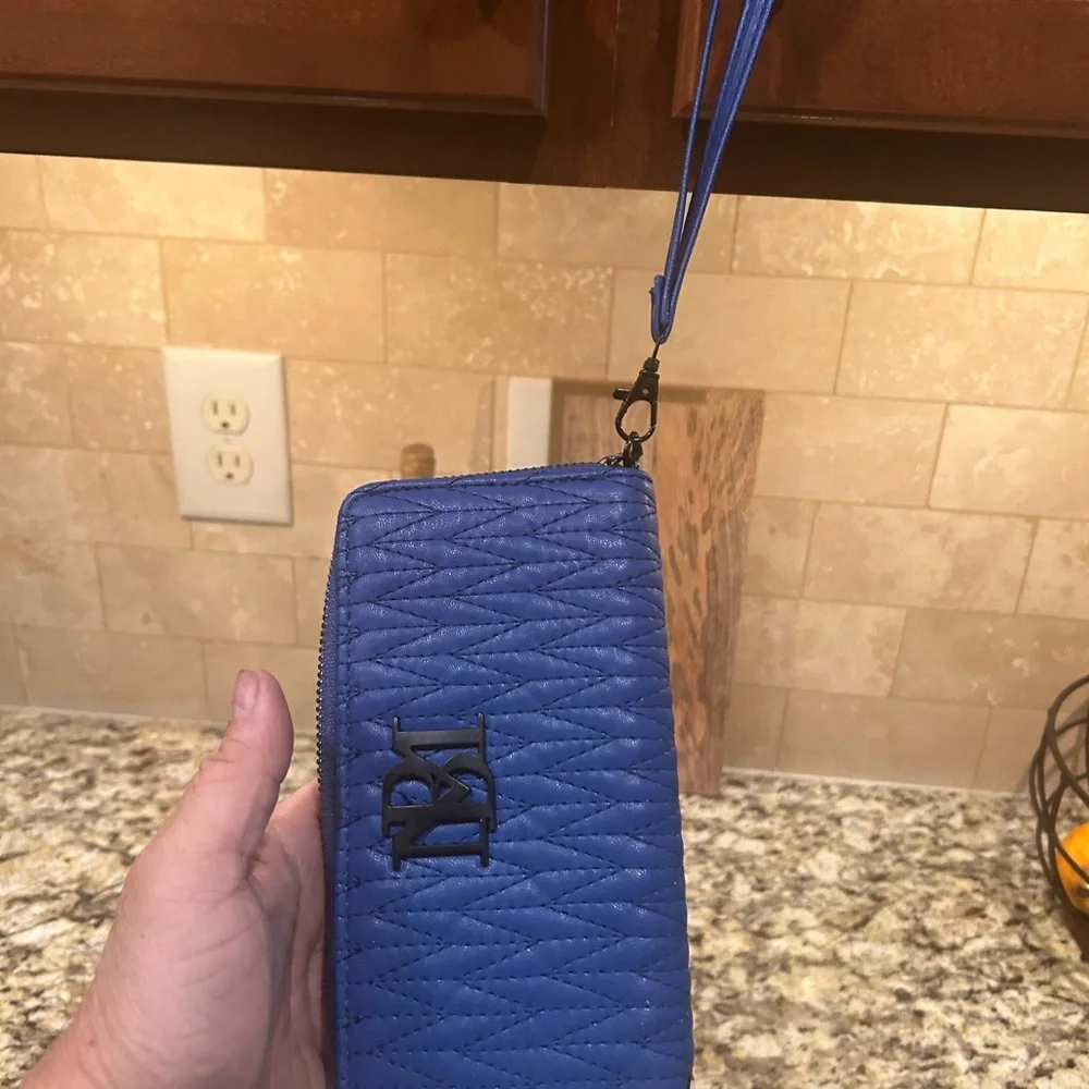 Badgley Mischka Long Wallet Electric Blue Organizer Zip Around 8x4 Brand New - Picture 8 of 11